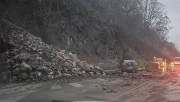 ПАЛА СТЕНА НА ВОЗАЧА НА ИБАРСКОЈ: Детаљи несреће код Рашке, ево у каквом је стању (ФОТО)