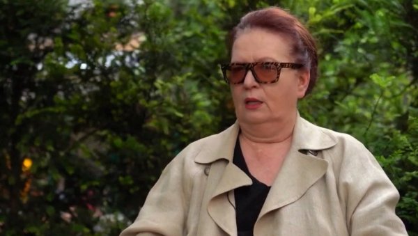 НОЋ МИ ТЕ ДУГУЈЕ, ЛЕПИ ГРОМЕ МОЈ, РОМАЛЕ, РОМАЛИ: Песме због којих плачемо и веслимо се, а написала их је Љиља Јорговановић