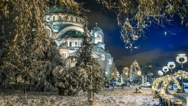 ПРАЗНИЧНА АТМОСФЕРА У ПРЕСТОНИЦИ: Како се организовати током најпрометнијег периода године