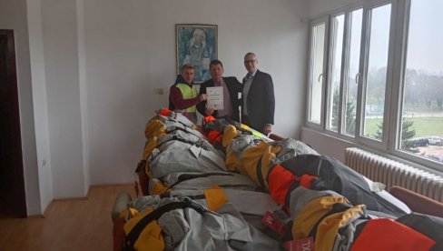 VREDNA DONACIJA: Jakne za ugrožene Pčinjskog okruga