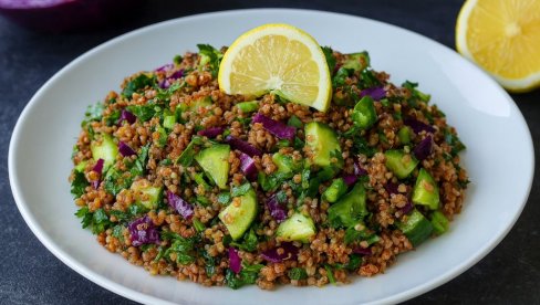 SALATA OD KINOE: Svež, lagan i hranljiv obrok na kašiku