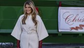 PRVA DAMA AMERIKE SAČEKALA JELKU U SAVRŠENOM IZDANJU: Melanija retko kada greši kada je moda u pitanju ali sada su se svi uhvatili za jedno