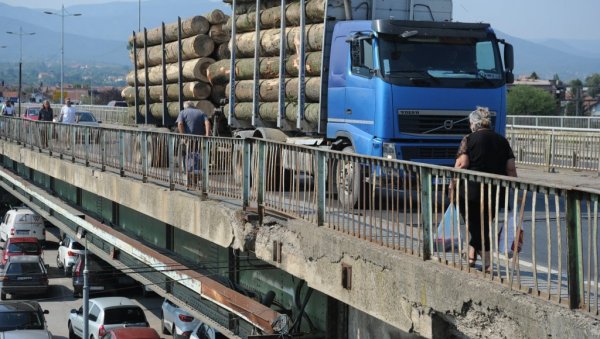 ЋУПРИЈА НИЈЕ БЕЗБЕДНА: Најављено привремено потпуно затварање старог моста преко Ибра у Краљеву