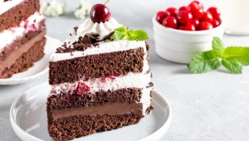 POSNA TORTA SA ŠUMSKIM VOĆEM: Ovu poslasticu ćete obožavati