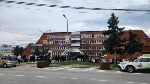 ТЕЛЕФОНСКЕ ДОЈАВЕ ИСПРАЗНИЛЕ ДЗ И ОСНОВНИ СУД У ВРАЊУ   Паника због лажних бомби