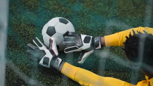 ИТАЛИЈА ТУГУЈЕ: Умро Буфон, чувени голман