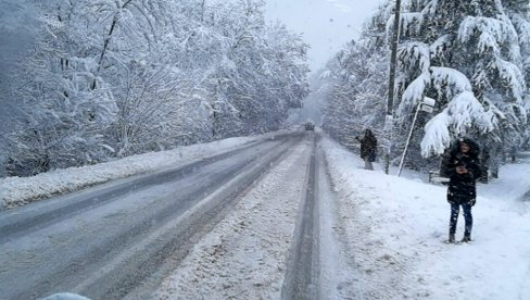 OVDE JE TRENUTNO -11 STEPENI! Sneg nastavlja da pada širom Srbije, oglasio se RHMZ sa najnovijom prognozom