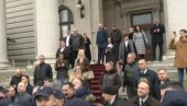 OPOZICIJA PRAVI HAOS ISPRED SKUPŠTINE: Nasilno srušili šator i ogradu (VIDEO)