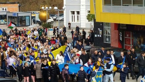 СЛАВИЛИ УЗ РАТНЕ ЗАСТАВЕ: У Сребреници одржан дефиле поводом обележавања тзв. Дана државности БиХ