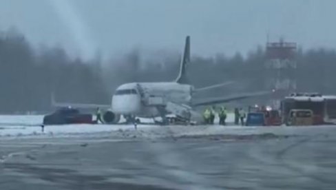 DRAMA NA AERODROMU: Avion skliznuo sa piste prilikom sletanja (VIDEO)