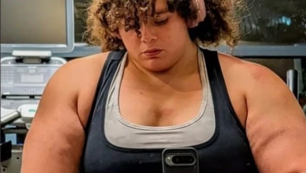 КАКАВ ХАОС! Најјача жена на свету је, заправо, мушкарац! (ВИДЕО)