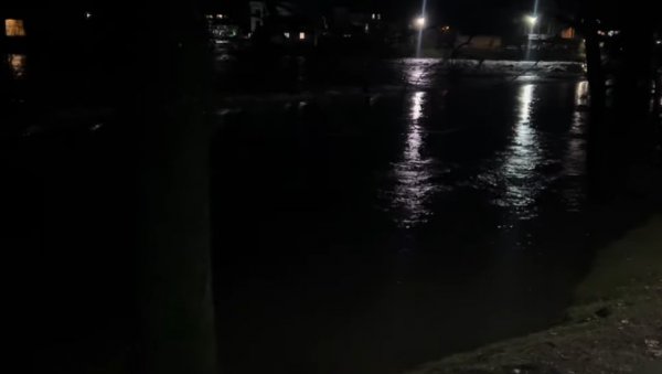 ПОСЛЕ ОБИЛНИХ ПАДАВИНА: Расте водостај реке Уне