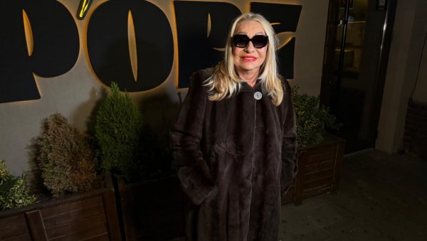 СЕБИ САМ БИЛА И РАТ И БРАТ: Весна Змијанац о пола века трајања на сцени, музици и оази мира