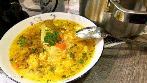 POSNA ČORBA: Sprema se sa karfiolom i pirinčem, i prava je vitaminska bomba (VIDEO)