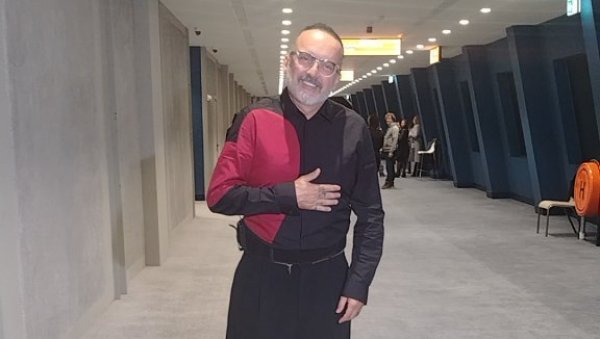 КАДА СЕ СЕТИМ... Тони Цетински евоцирао успомене на Тошета Проеског и признао да је њихов дует на репертоару (ФОТО)