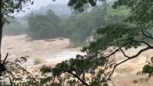 ТРАГЕДИЈА ЈЕ УПРАВО ПОСТАЛА ВЕЋА: Расте број жртава, у току опсежне спасилачке операције (ВИДЕО)