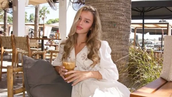 ПЕВАЧИЦА У ТРЦИ ЗА ПЗЕ 2026: Наступ какав до сада није виђен на сцени Песме за Евровизију (ФОТО)