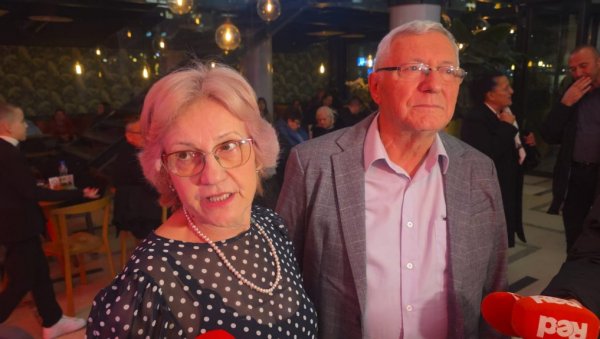 НАЈБЛИЖИ КАО ПОДРШКА: Родитељи и бивша жена дошли на концерт Банета Мојићевића (ФОТО)