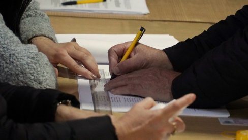 У ПОНОЋ ПОЧИЊЕ ИЗБОРНА ТИШИНА: У недељу се одржавају избори у 10 локалних самоуправа