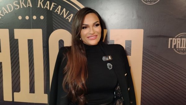 БЕЗ ПАУЗЕ И МАЈКА И ПЕВАЧИЦА: Тамара Милутиновић о новим песмама, улози у култној серији, мајчинству, помирењу са колегиницом (ФОТО)