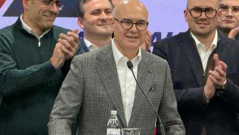 ВУЧЕВИЋ СЕ ОБРАЋА ЈАВНОСТИ ПОСЛЕ ПОБЕДЕ НА ИЗБОРИМА