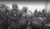 BRUTALNOST NA DELU: Ovako se nemačka policija obračunava sa demonstrantima (VIDEO)