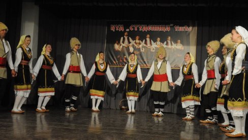 DEVETI SUSRETI VETERANA FOLKLORA U VAROŠICI UŠĆE, NADOMAK KRALJEVA   Najdraži gosti iz - Trebinja