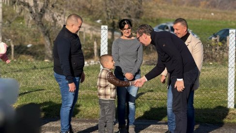 VUČIĆ U POSETI PORODICI JANKOVIĆ: Predsednik u selu Tolić kod Mionice (VIDEO)