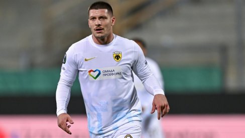 JOVIĆ UMALO UTIŠAO TUMBU: Stativa spasila PAOK poraza od AEK-a