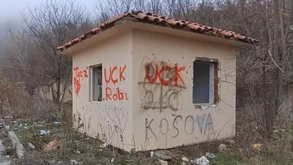 НА КОСМЕТУ НИШТА НОВО: Графити тзв. ОВК осванули на магистралном путу Приштина-Рашка