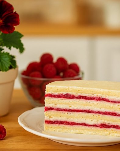 ПОСНА РОЗЕН ТОРТА СА МАЛИНАМА: Рецепт за кремасту посластицу коју ћете обожавати!