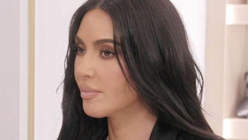 KIM KARDAŠIJAN OVE GODINE PRETERALA SA NOVOGODIŠNJOM DEKORACIJOM KUĆE: Moj dragi Bože... Ovo prekomerno trošenje je gnusno