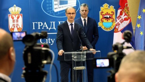 MACUT POSETIO PIROT: Premijer se sastao sa gradonačelnikom i razgovarao sa građanima