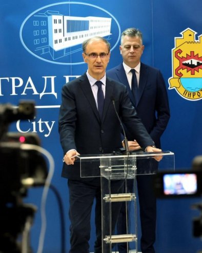 МАЦУТ ПОСЕТИО ПИРОТ: Премијер се састао са градоначелником и разговарао са грађанима