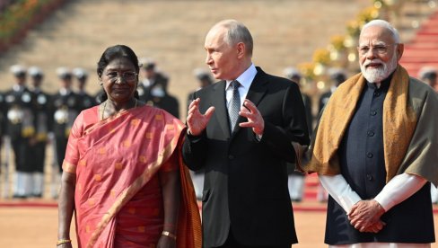 SASTALI SE PUTIN I PREDSEDNICA INDIJE: Svečani doček upriličen ruskom lideru (VIDEO)