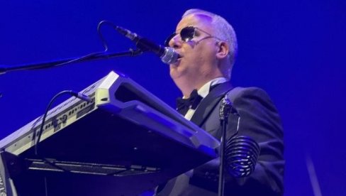 USIJANJE U ZAGREBU: Saša Matić muzikom i pesmom pozdravio fanove (FOTO)