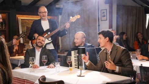 AKO BOG DA: Prekinuo fudbalsku karijeru, pa počeo da radi sa Acom Sofronijevićem (FOTO)