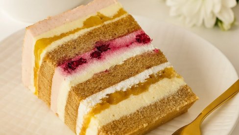 POSNA MANGO MALINA TORTA: Savršena, lagana i voćna torta