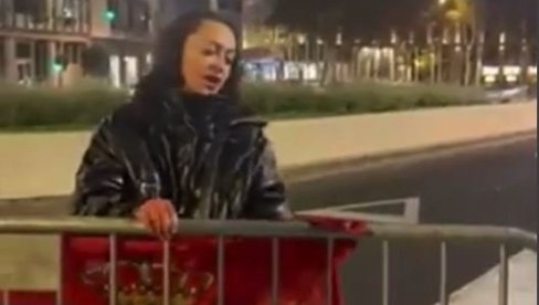 SKANDAL: Blokaderka cepa zastavu Srbije kod Ćacilenda (VIDEO)