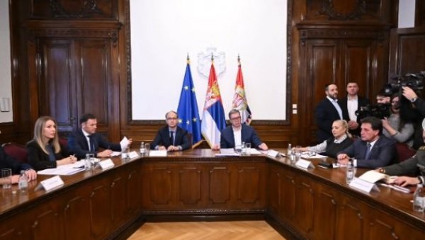 ДОБИО САМ ДЕТАЉАН ИЗВЕШТАЈ О СТАЊУ РЕЗЕРВИ Вучић се састао са тимовима задуженим за енергетску стабилност и безбедност земље (ФОТО)