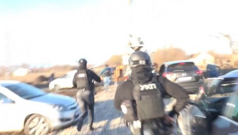 UKP IH DIGAO IZ AUTA I POBACAO NA POD: Pogledajte kako je pala narko-banda zbog višemilionske trgovine drogom (VIDEO)