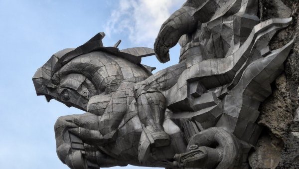 ЧУДО У СТЕНИ У СЕВЕРНОЈ ОСЕТИЈИ: Легенда која је оживела 22 метра изнад земље (ФОТО)