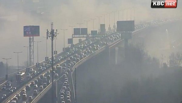 КОЛОНЕ НА ГАЗЕЛИ, ПАНЧЕВЦУ И КОД АУТОКОМАНДЕ: Јутарњи шпиц у Београду - саобраћај успорен у овим деловима града (ФОТО)