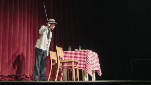 „PLUĆA“ VEČERAS NA NUŠIĆEVIM DANIMA: Nikšićko pozorište gostuje na Velikoj sceni u Smederevu