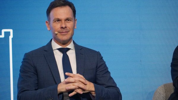 СИНИША МАЛИ САСТАО СЕ СА ЏЕФРИЈЕМ САКСОМ:  Разговарали о геополитичким кретањима и изазовима са којима се суочава Србија