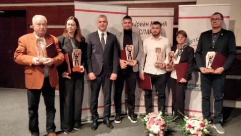 „СПАРТАК“ ЗА АЛЕКСАНДРУ АНДРИЋ И АЛЕКСАНДРА КОМАРОВА : У Новом Саду уручена највиша признања у области спорта у Војводини