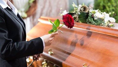 UMRLO VIŠE ŽENA: Statistika o preminulima u Beogradu, evo kada je smrtnost bila najveća