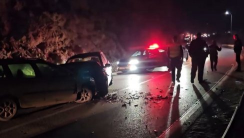 СТРАВИЧНА НЕСРЕЋА КОД ЛЕПОСАВИЋА: Погинуо младић (26), четири особе повређене (ВИДЕО)