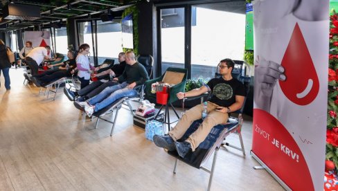 Prvotimci FK Vojvodine podržali 85. MaxBet akciju davanja krvi “Život je krv”