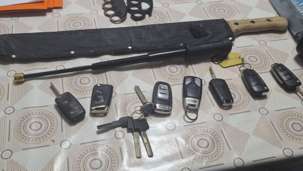 АКЦИЈА ПОЛИЦИЈЕ И ЖАНДАРМЕРИЈЕ КОД ПРЕШЕВА: Пронађена дрога и оружје